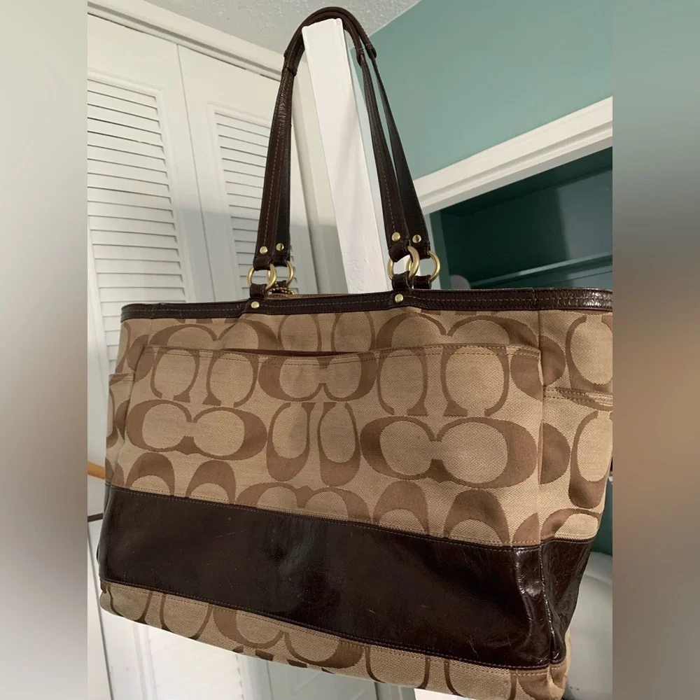 Vintage Coach Tote and or Diaper Bag 7 pockets inside, 2 outside slots & zipper - Picture 12 of 17